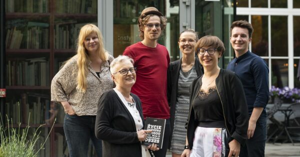 Książka w&nbsp;teatrze | „Sześć opowieści o&nbsp;tym, jak godnie przeżyć życie” | Fotorelacja
